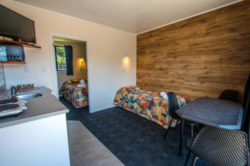 New Plymouth Top 10 Holiday Park Exterior photo