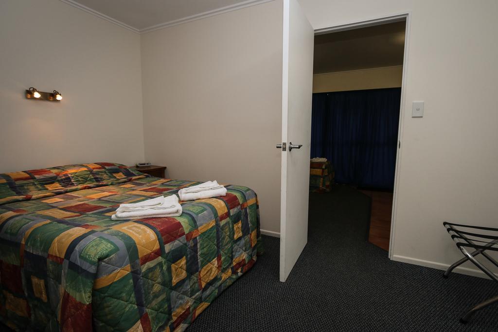 New Plymouth Top 10 Holiday Park Room photo